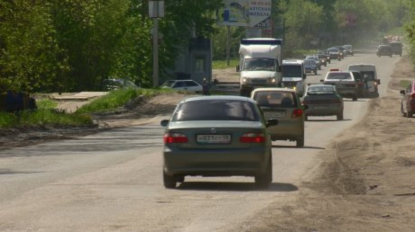 Депутат возмутился откладыванием ремонта дороги на улице Аустрина
