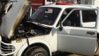 В Никольске пожарные потушили огонь в моторном отсеке «Нивы»