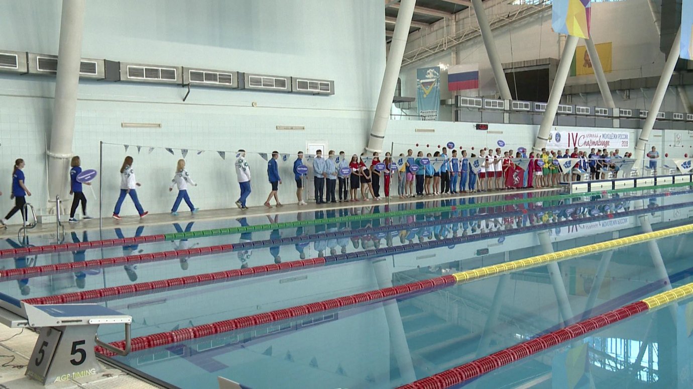 В Пензе во дворце водного спорта «Сура» стартовала спартакиада по плаванию