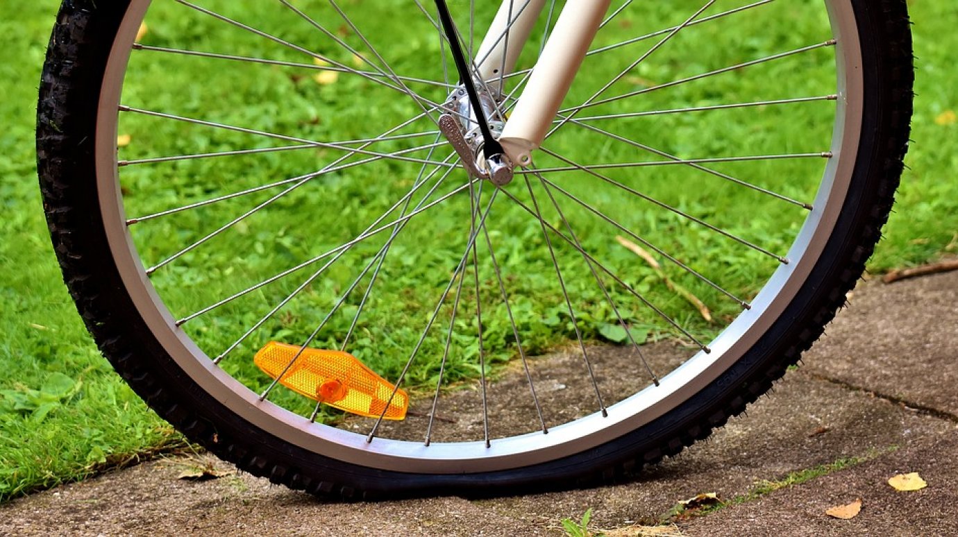 В Заречном водитель «девятки» сбил 19-летнюю велосипедистку