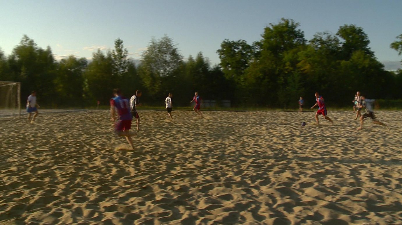 В Пензе идет борьба за кубок области по пляжному футболу