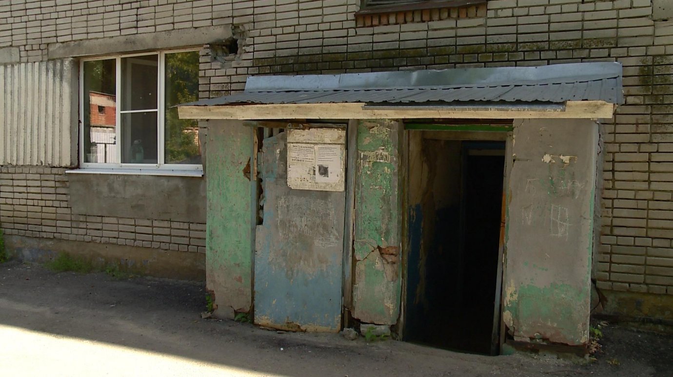 В подъездах дома на ул. Бекешской отсутствуют входные двери