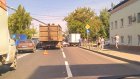 В Пензе на ул. Злобина «Лада-Калина» столкнулась с двумя грузовиками