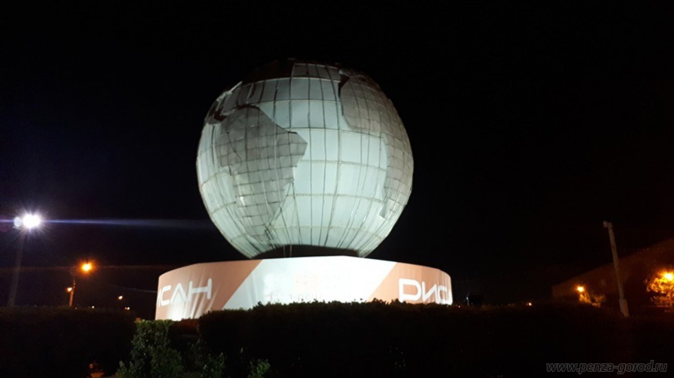 В Пензе запустили подсветку «Глобуса» на площади Дружбы
