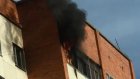На улице Ватутина десять человек тушили загоревшийся балкон
