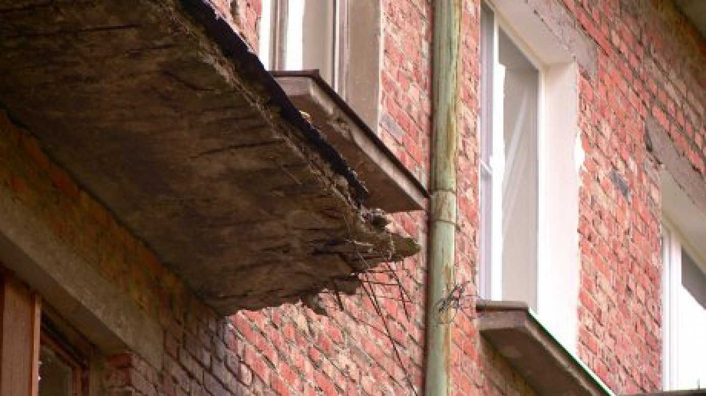 В Заводском районе коммунальщики осмотрят балконы на старых домах