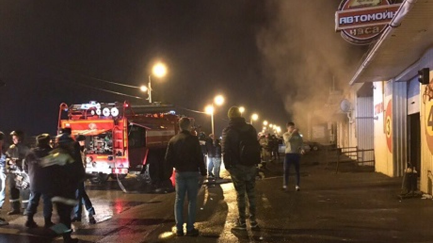 В Пензе случился пожар на автомойке на улице Воронова