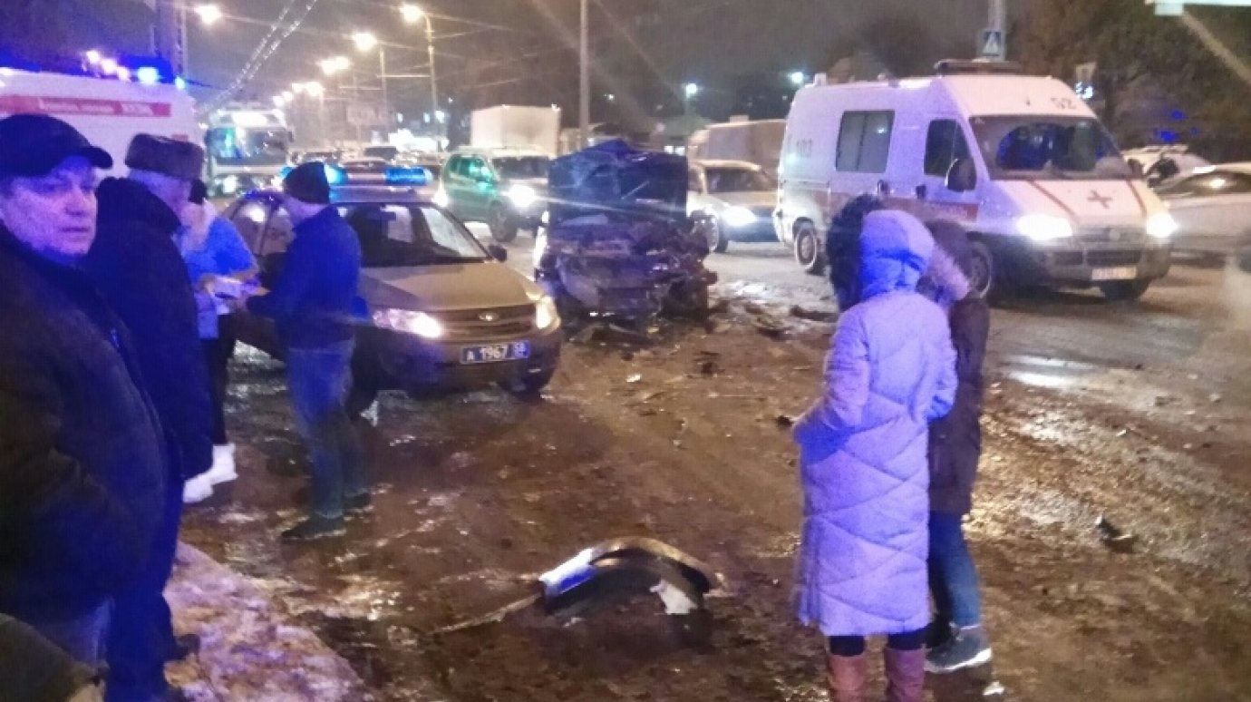В ДТП с тремя машинами на ул. Карпинского пострадали четыре человека