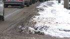 Тротуар на улице Огородной засыпали снегом с проезжей части