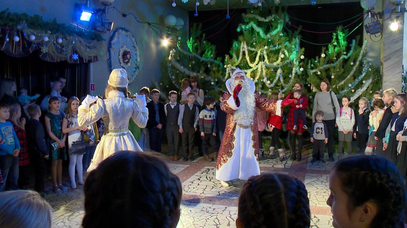 «Кукольный дом» начал радовать детей новогодними представлениями