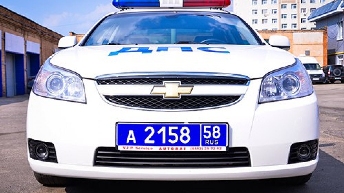 В Пензенском районе «Лада-Гранта» врезалась в полицейскую машину