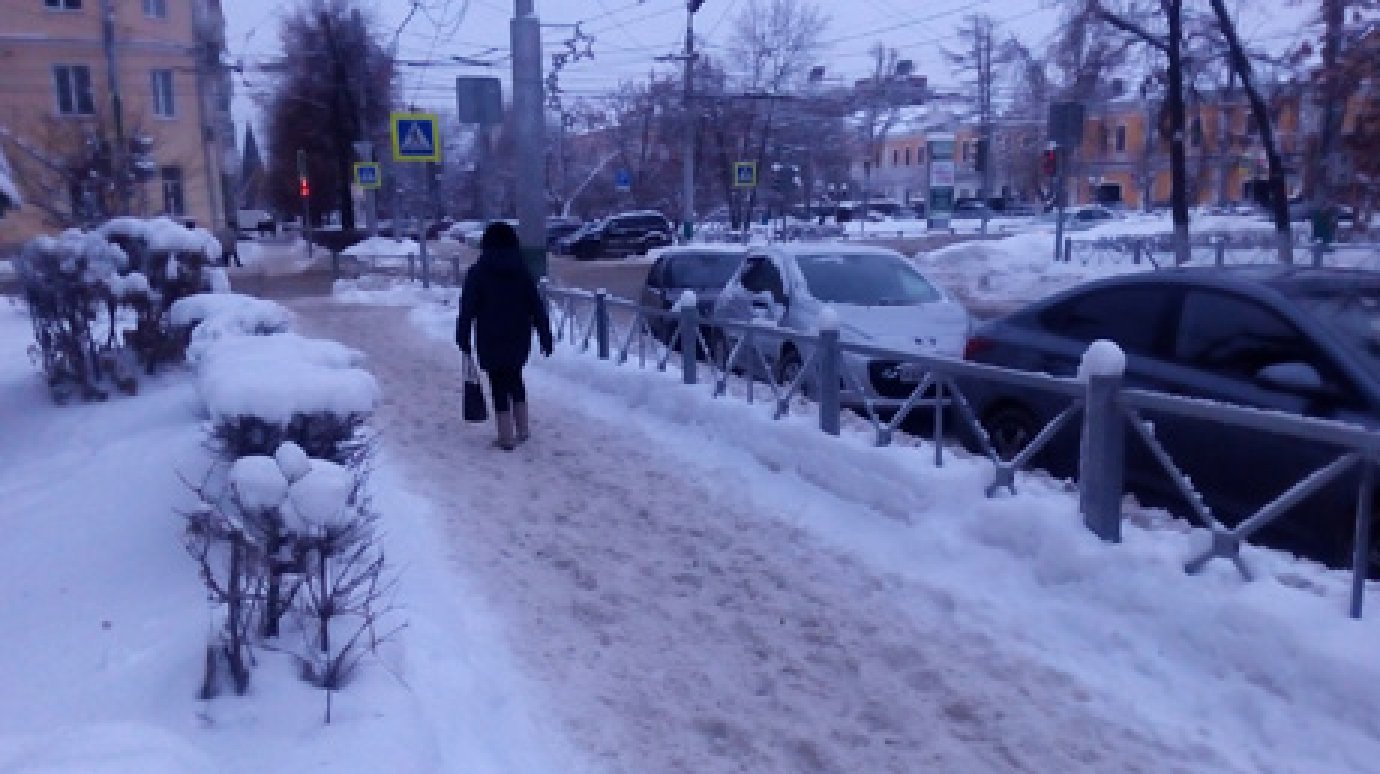Жительница Пензы боится сломать ноги на тротуаре улицы Пушкина