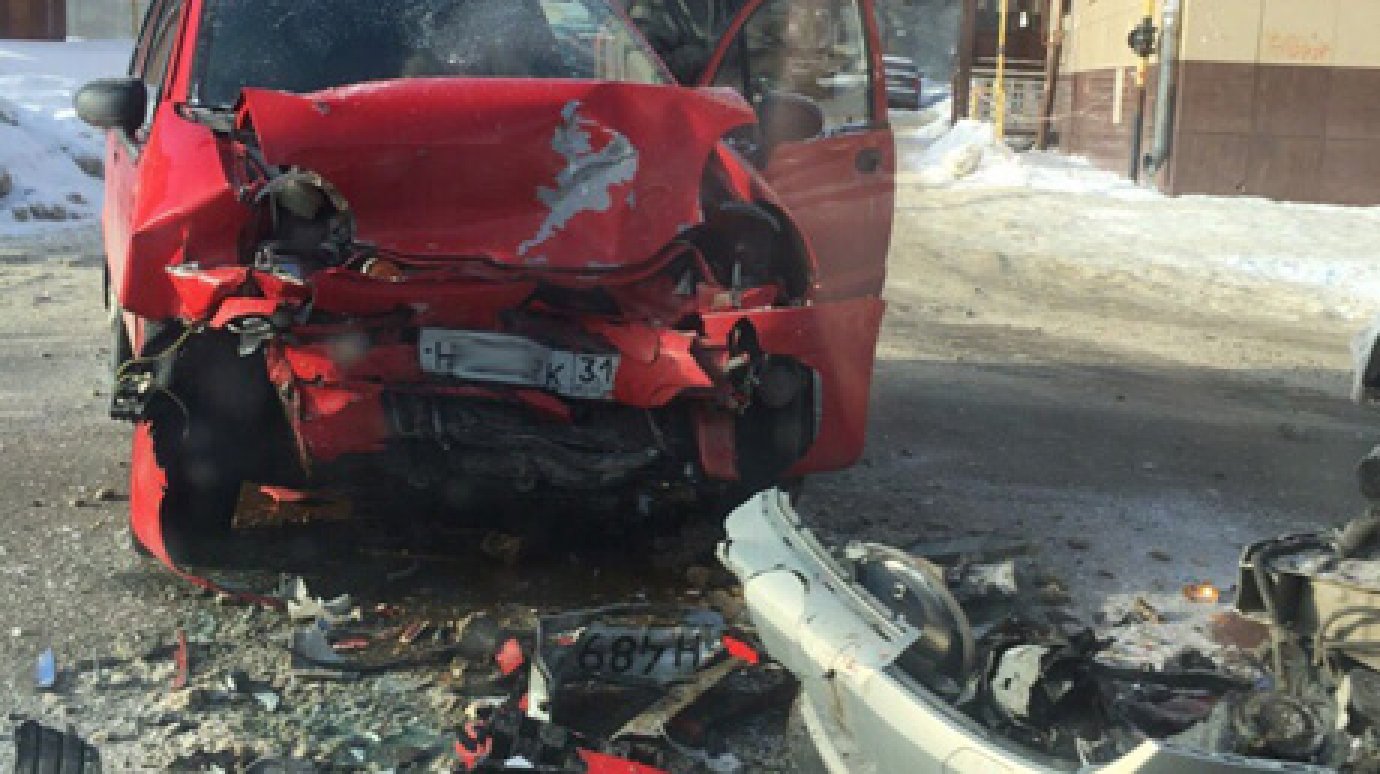ДТП на ул. Урицкого: машины сильно повреждены, есть пострадавшие