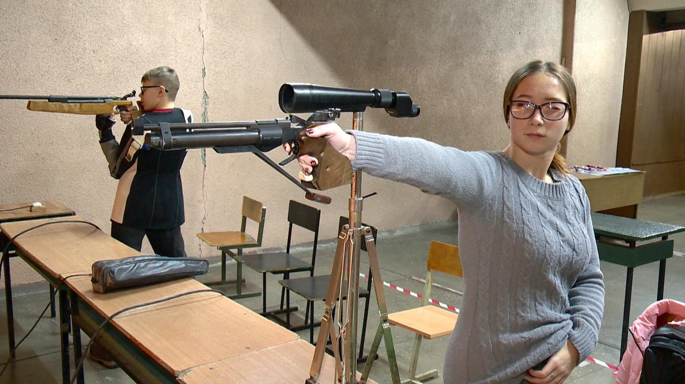 80 пензенских школьников соревновались в стрельбе в тире ДОСААФ