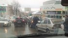 На улице Кураева в Пензе Suzuki и «Лада» не поделили дорогу