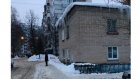 Наледь на крыше дома на ул. Римского-Корсакова угрожает детям