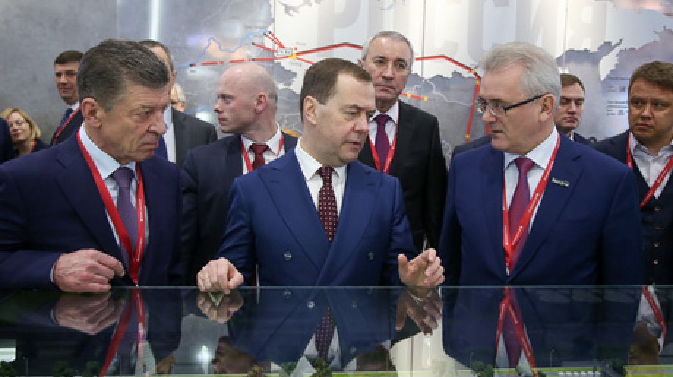 Дмитрию Медведеву показали проект завода в Пензенской области