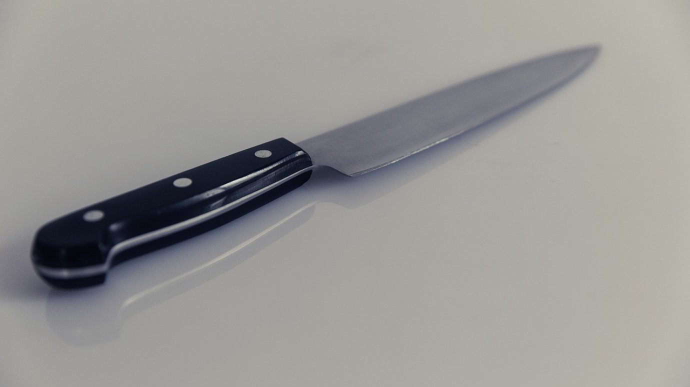 67-летняя жительница Мокшанского района пырнула мужа ножом