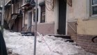 На ул. Карла Маркса ледяные глыбы рухнули на тротуар
