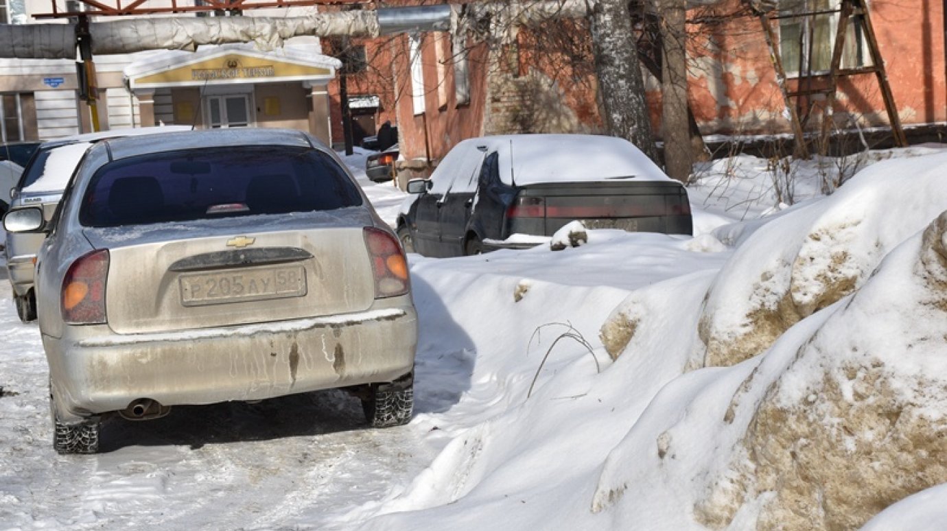 Мэр Пензы: Управляющие компании должны вывозить снег из дворов