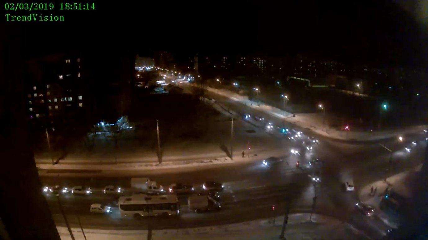 В Сети появилось видео момента ДТП с двумя автомобилями в Терновке