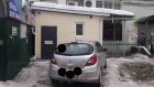 На улице Кирова рухнувшая с крыши ледяная глыба повредила Opel