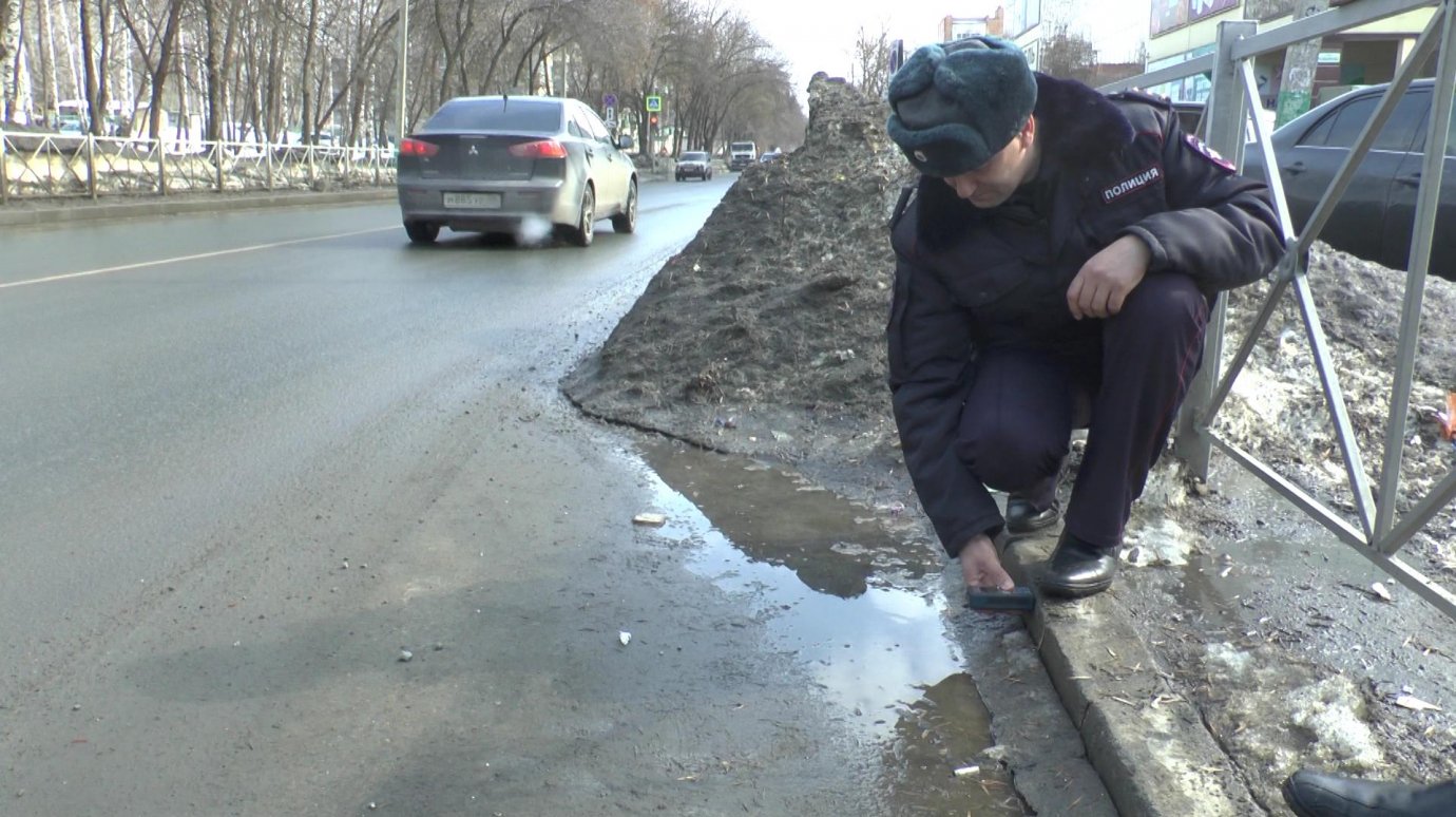 Сотрудники ГИБДД проверили ширину проезжей части на ул. Рахманинова