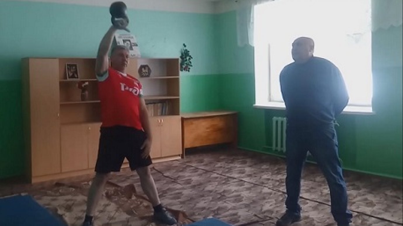 Глава Каменского района 260 раз поднял гирю на спортивном турнире