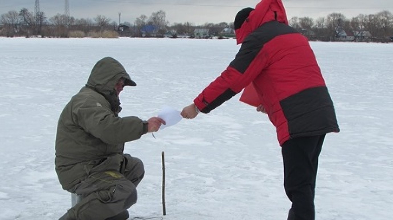 Пензенским рыбакам рассказали о коварстве весеннего льда