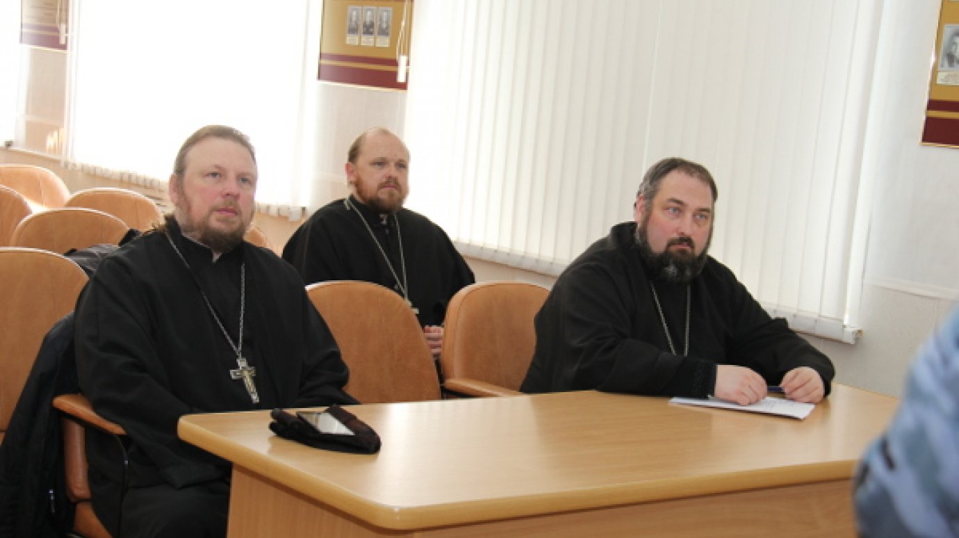 Пензенские священники узнали, как нельзя вести себя с заключенными