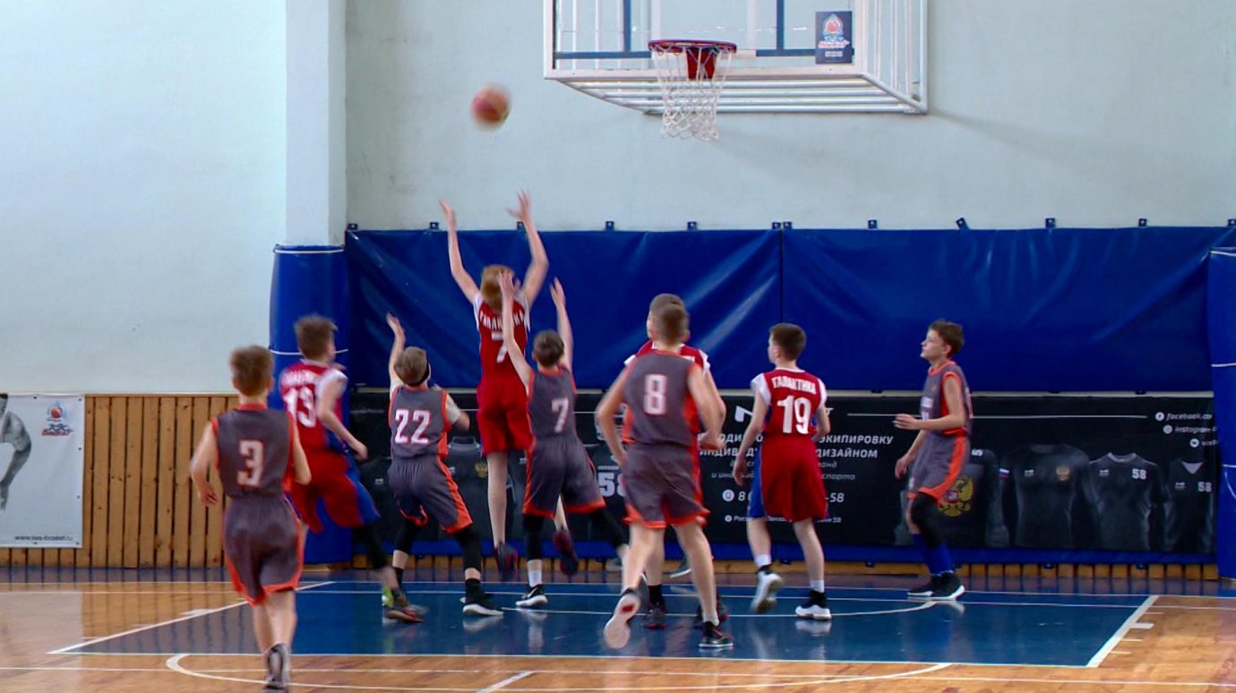 В открытом баскетбольном первенстве Пензы сошлись 8 команд юношей