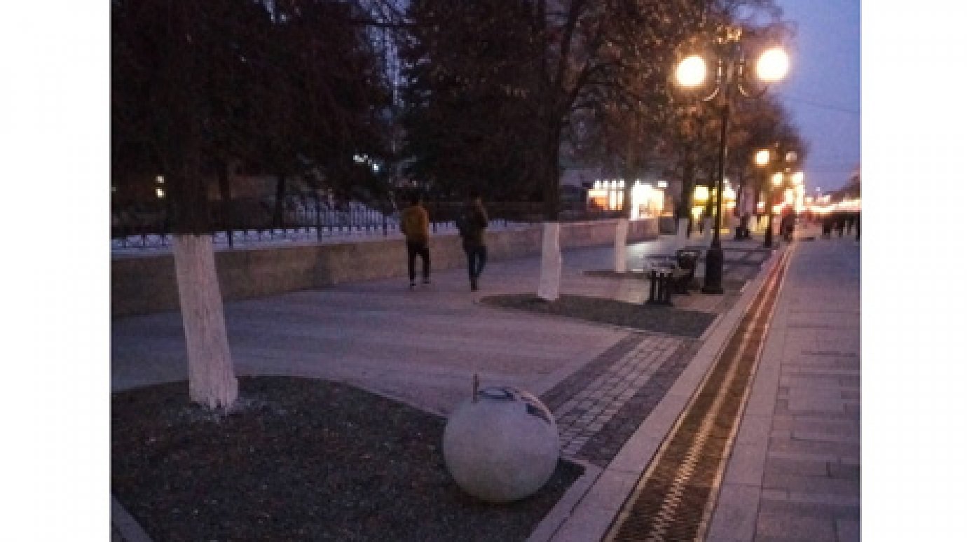 В Пензе вандалы укатили с Московской антитаранный шар