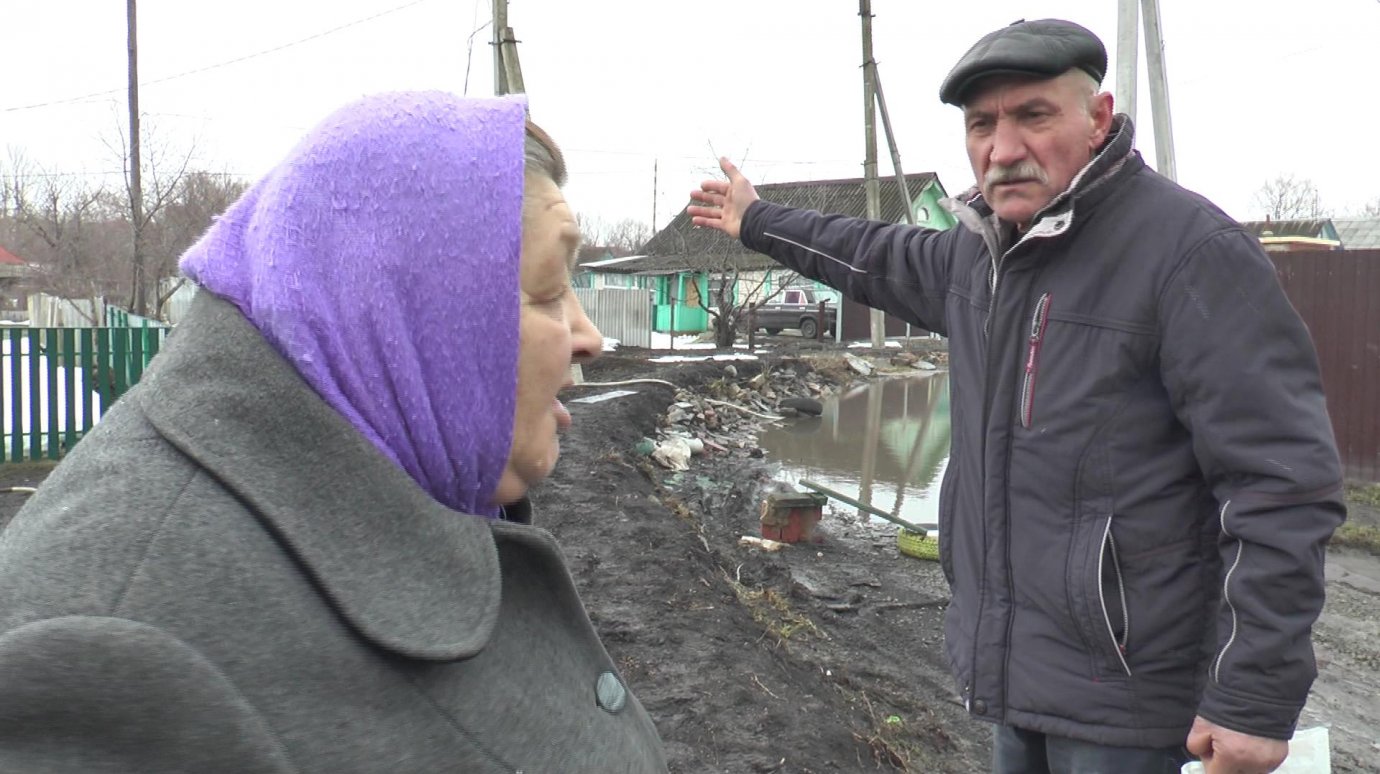 Жители улицы Атмисской в Каменке ругаются из-за расположения канавы
