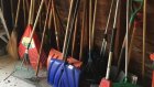 Чиновники должны обеспечить активных пензенцев лопатами и метлами