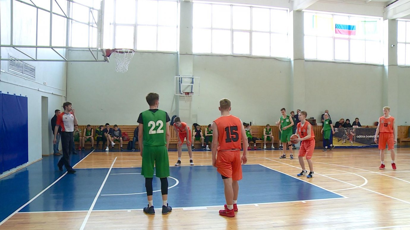 В Пензе баскетболисты разыграли кубок «Связь поколений»