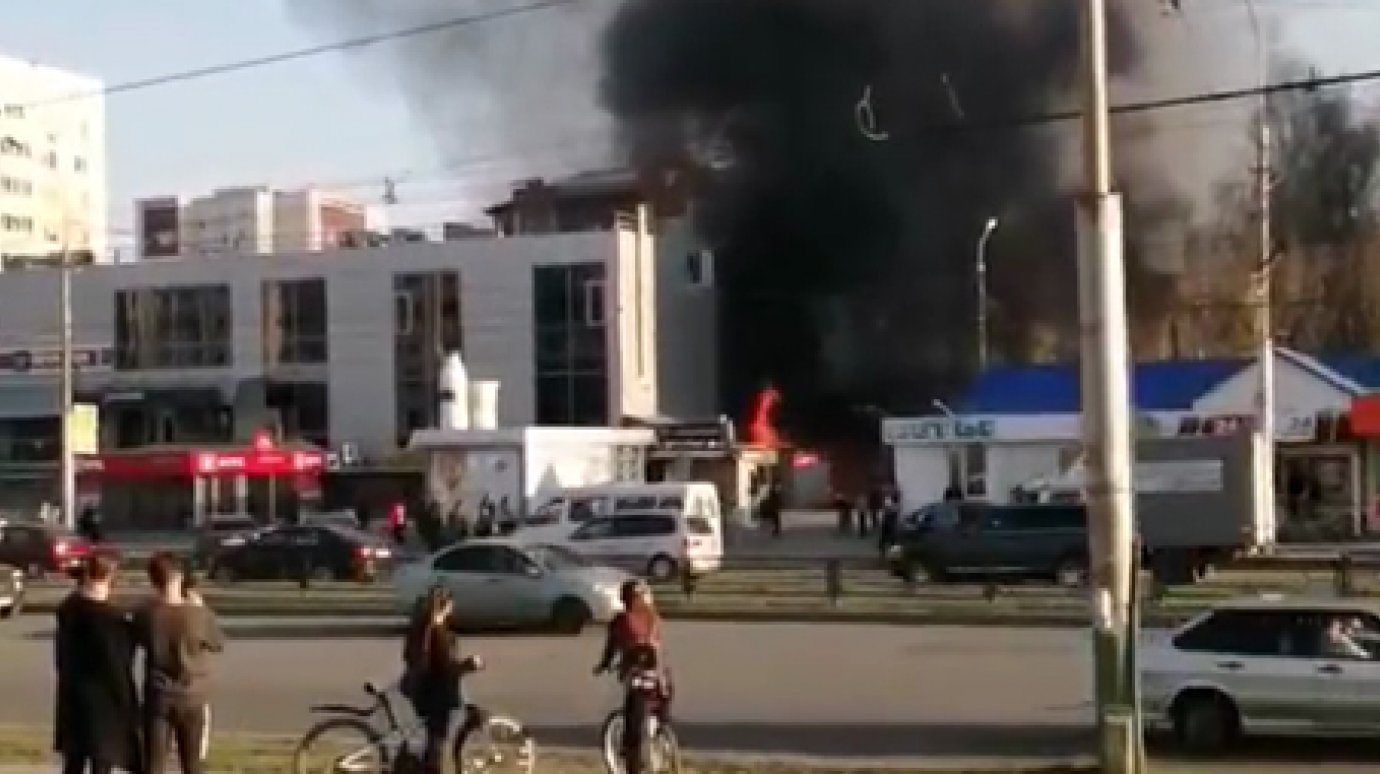 В Пензе загорелась шашлычная у ТЦ «Онежский»