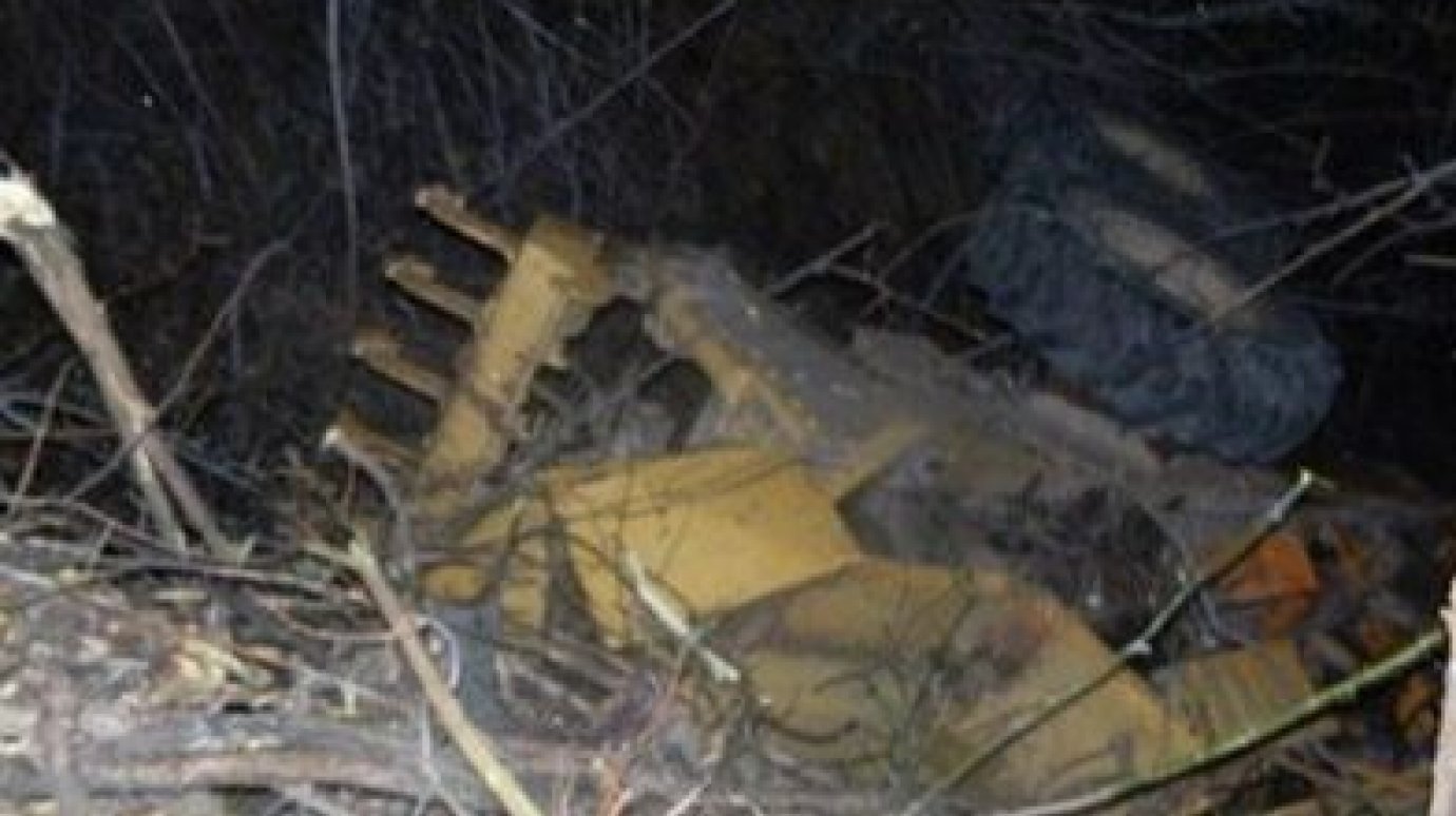 В Пензенском районе водителя зажало в опрокинувшемся в овраг тракторе