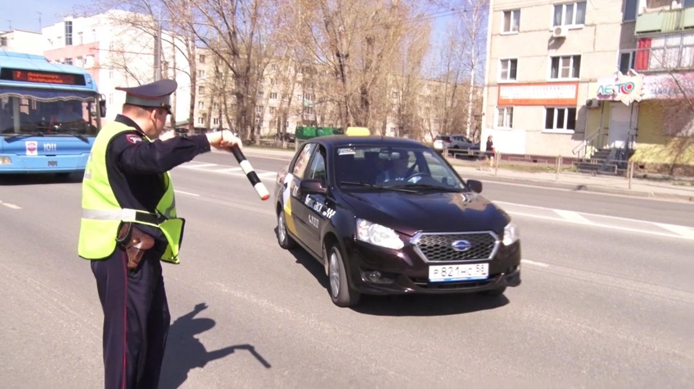 В Пензе полицейские проверили более 400 автомобилей такси