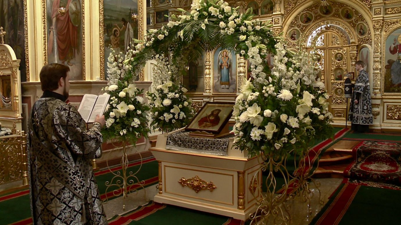 Православные верующие встретили Великую пятницу