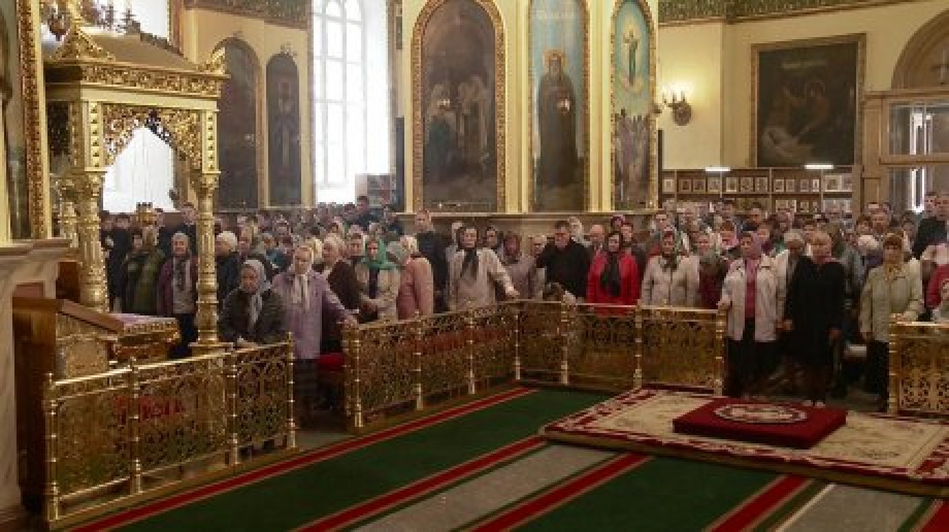 Православные пензенцы встретили праздник Светлой Пасхи