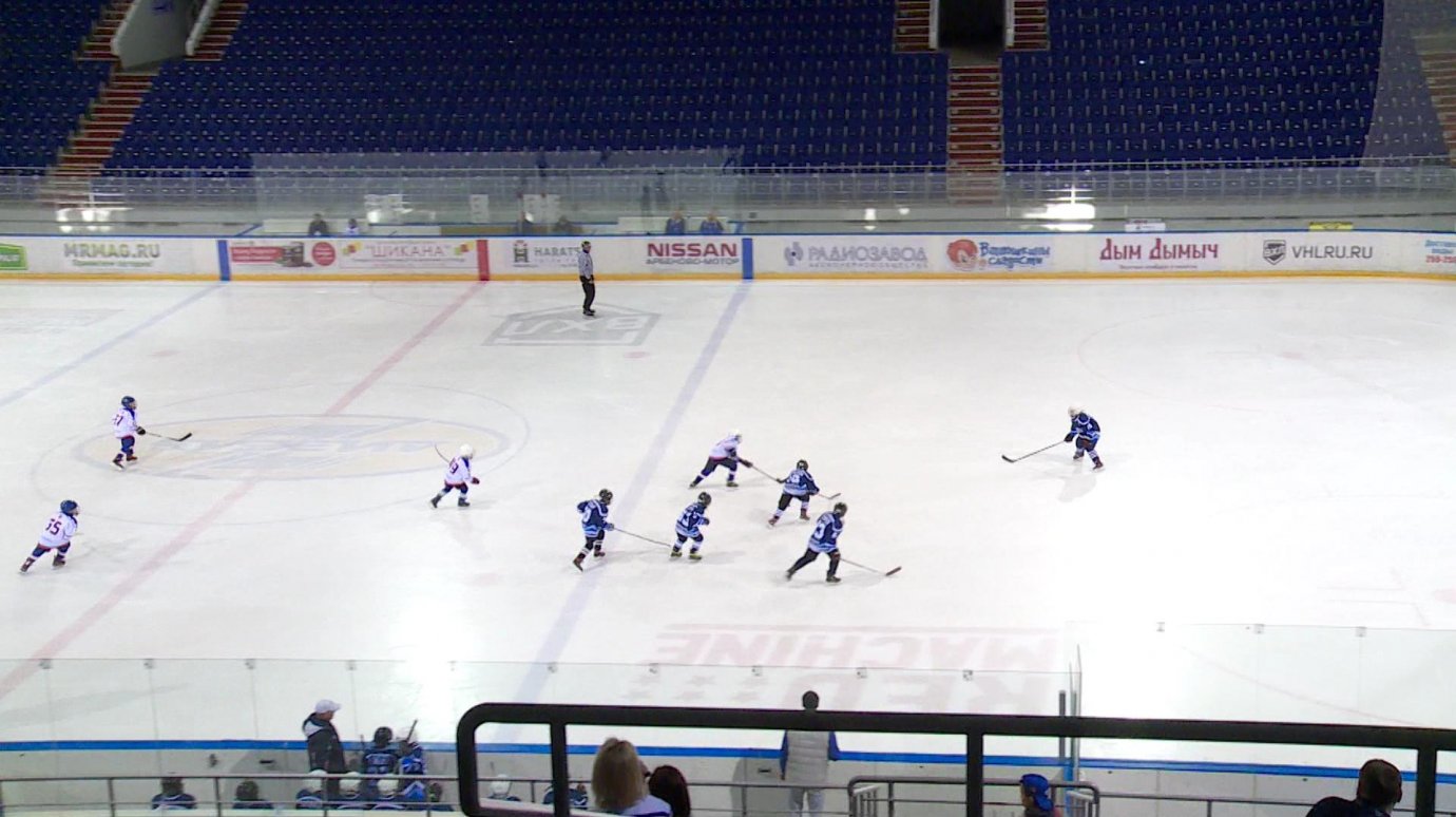В Пензе начался межрегиональный хоккейный турнир памяти А. Серняева