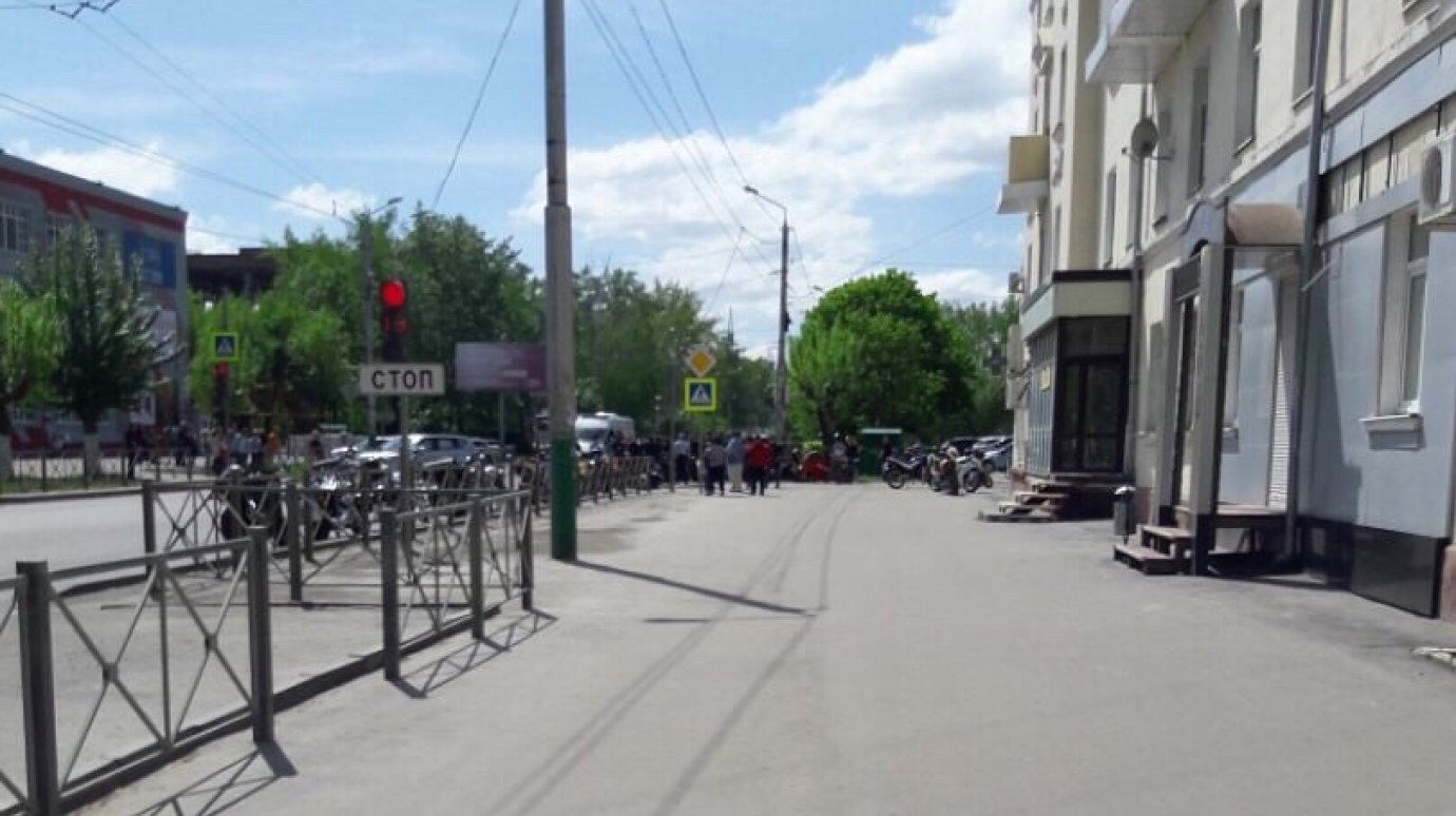 На улице Калинина из-за ДТП с мотоциклом образовался затор