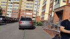 На улице Ладожской водитель BMW X5 припарковался на тротуаре