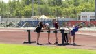 На стадионе «Первомайский» легкоатлеты показали упражнения скалолазам