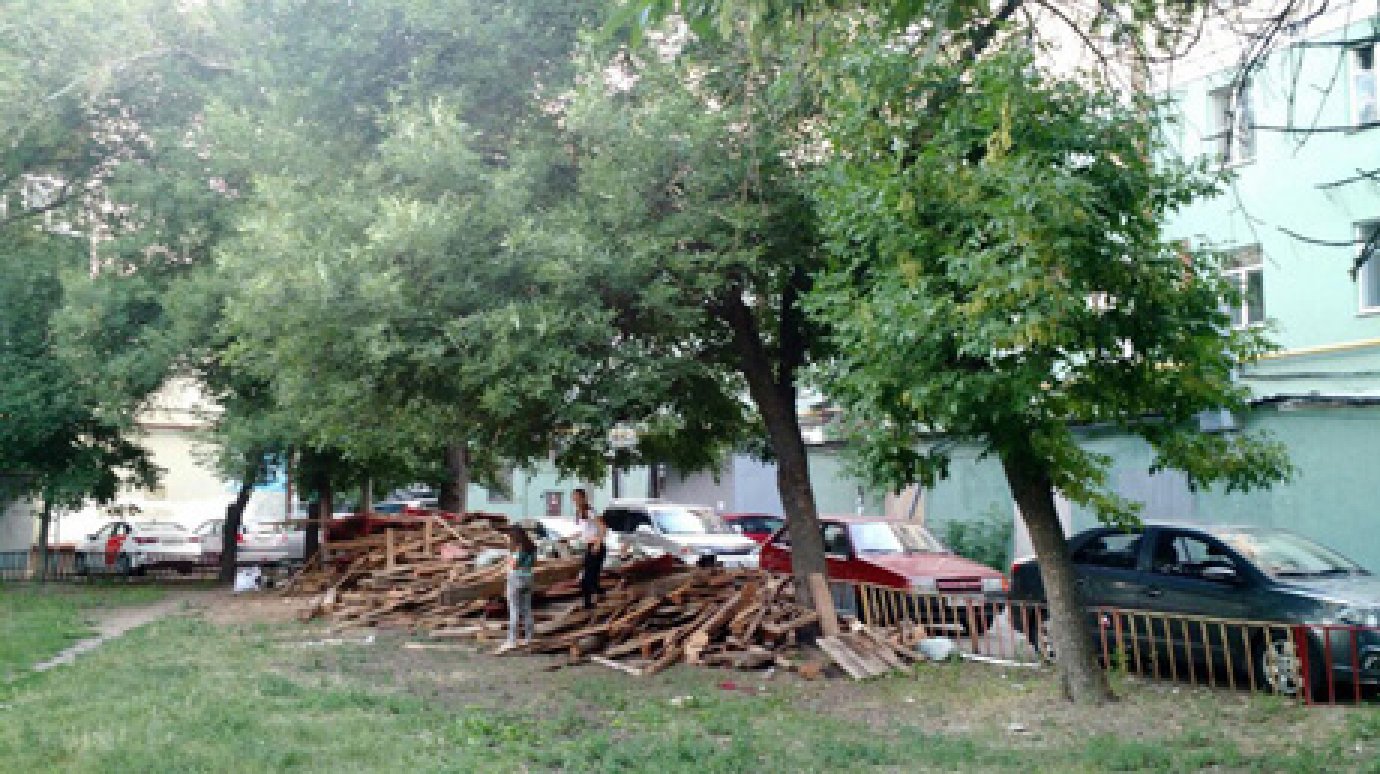 Капремонт на улице Кирова: двор завалили строительным мусором