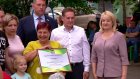 Лучший дворник города получила сертификат на 50 000 рублей