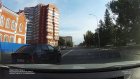 На ул. Урицкого водитель ВАЗа пошел на обгон через две сплошные