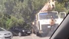 На улице Окружной в Пензе кран столкнул в кювет «Ладу-Приору»