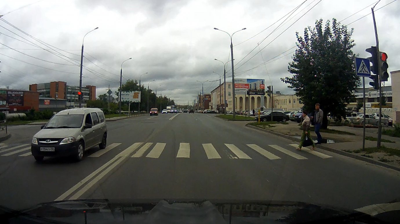 На улице Баумана водитель «Лады» проехал перекресток на красный
