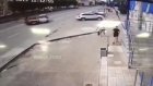 На улице Циолковского пензячка едва увернулась от машин на тротуаре